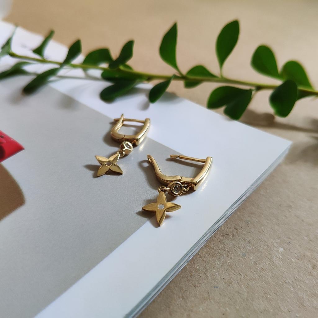 Золотые серьги подвесками с английским замком 585 пробы желтого европейского золота с белыми фианитами 0.4ct (210194903)