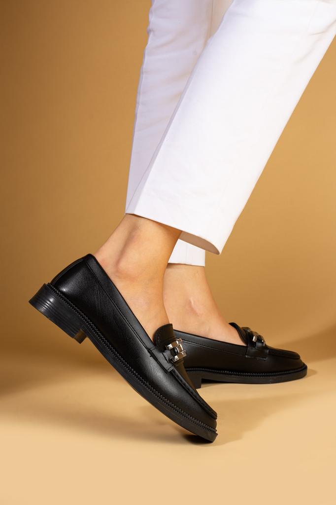 Женские лоферы на удобной подошве с цепочкой 001-5000-24