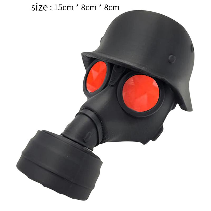 Крышка сцепного устройства с 3D-печатным стальным шлемом и противогазом. Крышка шара сцепного устройства. Предотвращает ржавление приемной трубы.