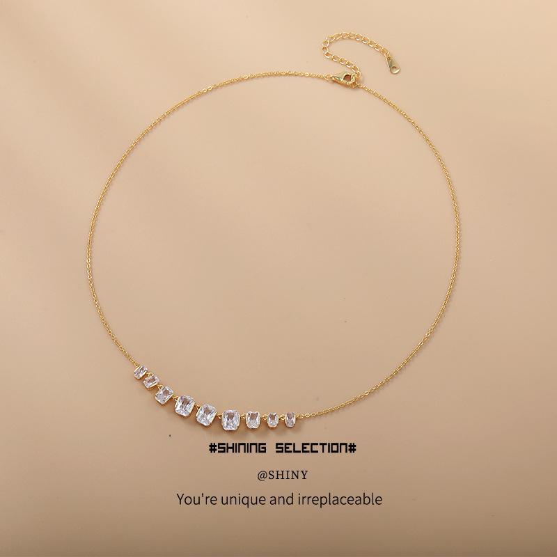 Квадратное ожерелье из медного сплава с бриллиантом - Европейский и американский стиль, два цвета, модное и универсальное, нишевый дизайн, вневременная элегантность.