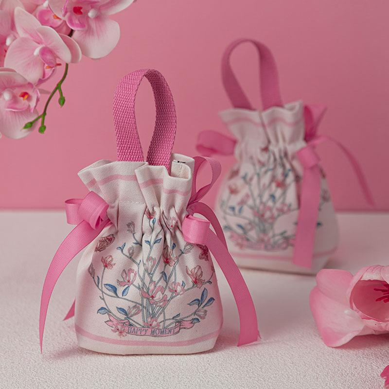 5 Pcs Retro Floral Print Candy Bag High-grade Chocolate Candy Favour Bags Portable Cloth Wedding Party Drawstring Candy Bags 