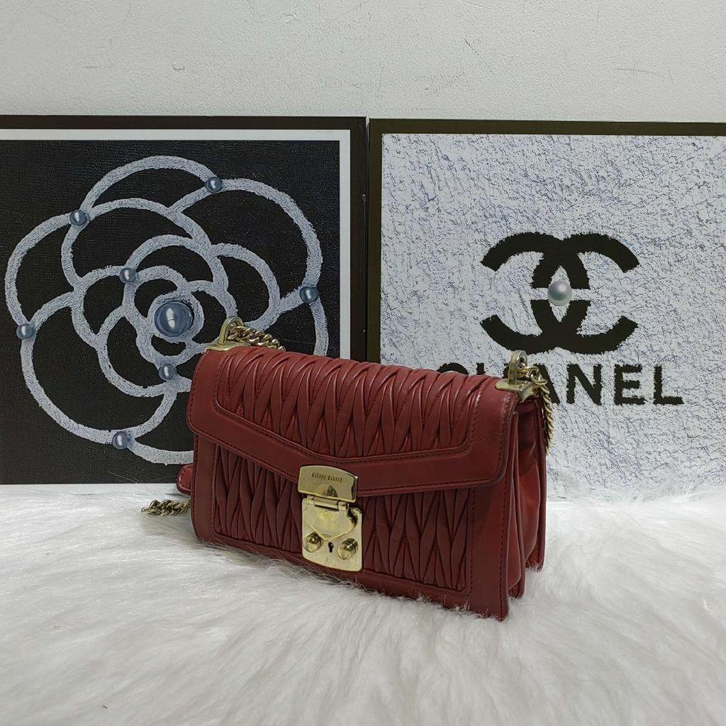 [Pre-Owned] Matelassé Red Sheepskin Shoulder Bag - Very Good #V2THVJ