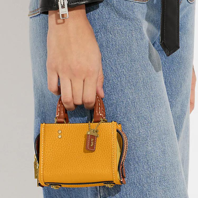 Coach Rogue 11 Однотонная бирка для багажа Сумка-кроссбоди на плечо Мини-сумка Женские сумки Оранжево-желтый CI808-B4SZ9