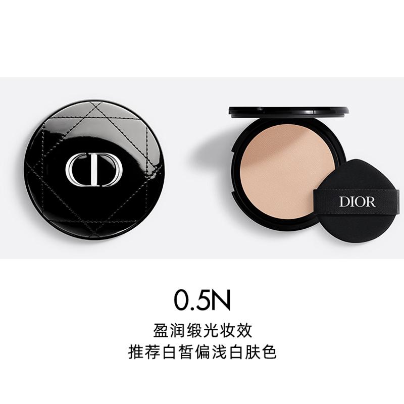 Dior Подушка Комплект из двух предметов: Стойкий увлажняющий сатиновый сменный блок для кушона #0.5N 12 г + черный лакированный корпус с узором «плетенка»