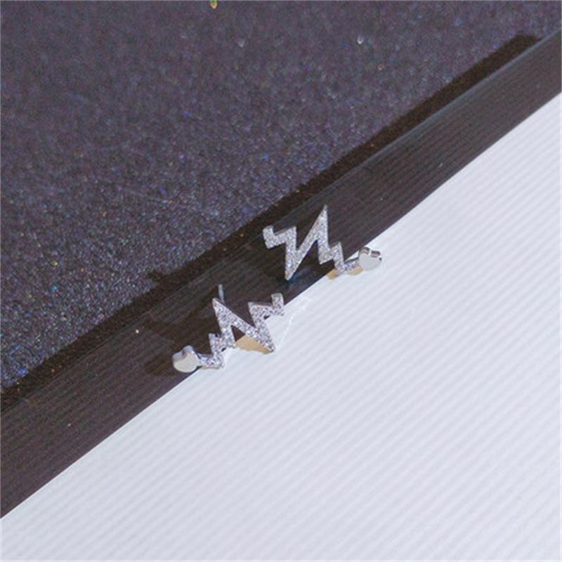 Серьги-подвески в форме сердца из серебра 925 пробы — модные, универсальные и в корейском стиле с акцентами из стразов