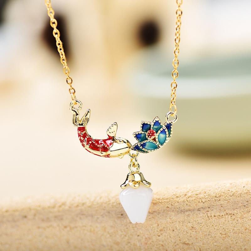 Элегантное ожерелье-подвеска «Кои и лотос» в винтажном китайском стиле с золотой и эмалевой отделкой