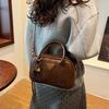 Winter Retro Portable Red Bag Women's 2025 New Fashion Versatile Small Square Bag Simple Versatile Messenger Bag