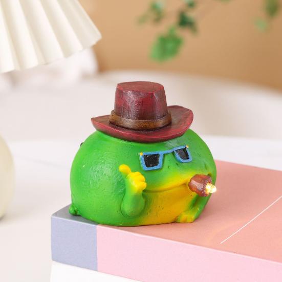 Frog Figurine Funny Smoke Frog Solar Garden Light Resin Waterproof Collectible Animal Ornaments for Patio Balcony Yard Garden Decor