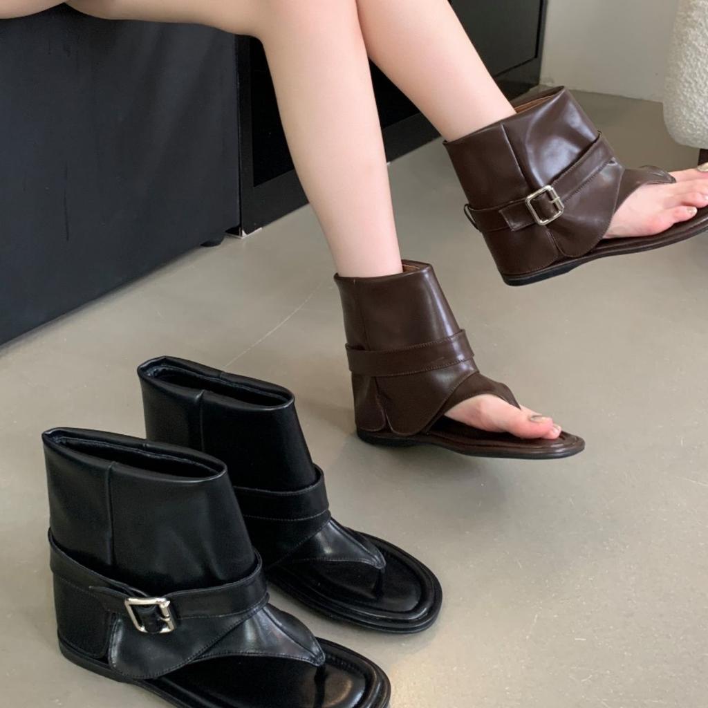 Нишевый милый и крутой стиль, сандалии с круглым носком, красивые, на плоской подошве, с украшением в виде пряжки, модные крутые ботинки, новые ботильоны