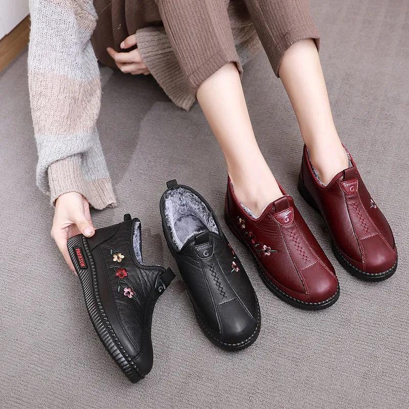 Winter Old Beijing Elderly Cotton Shoes Women's Shoes Foreign Trade Warm Velvet Soft Sole Middle-aged and Elderly Mother Shoes Spot