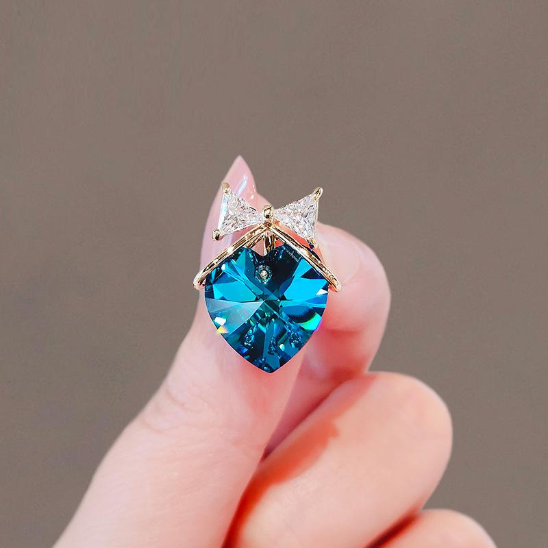 Элегантная мультяшная брошь-корсет - Милый женский нишевый аксессуар высокого класса