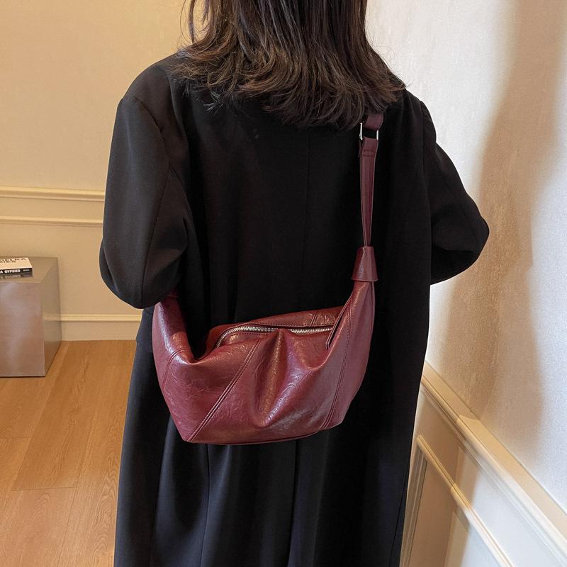 Плечо 2025 Универсальная сумка-мессенджер Корейское издание Сумка с чувством тренда Нишевая ins Пельмени Зимняя мода Складная сумка