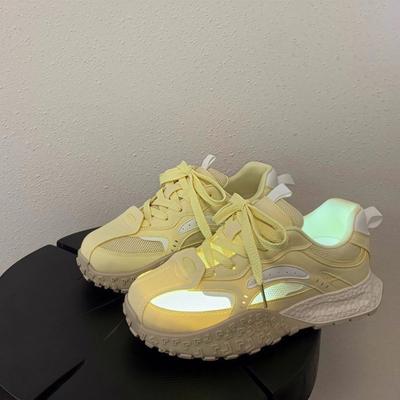 Летние сетчатые дышащие кроссовки женские 2025 новые нишевые универсальные с увеличением роста повседневные легкие на платформе папины кроссовки