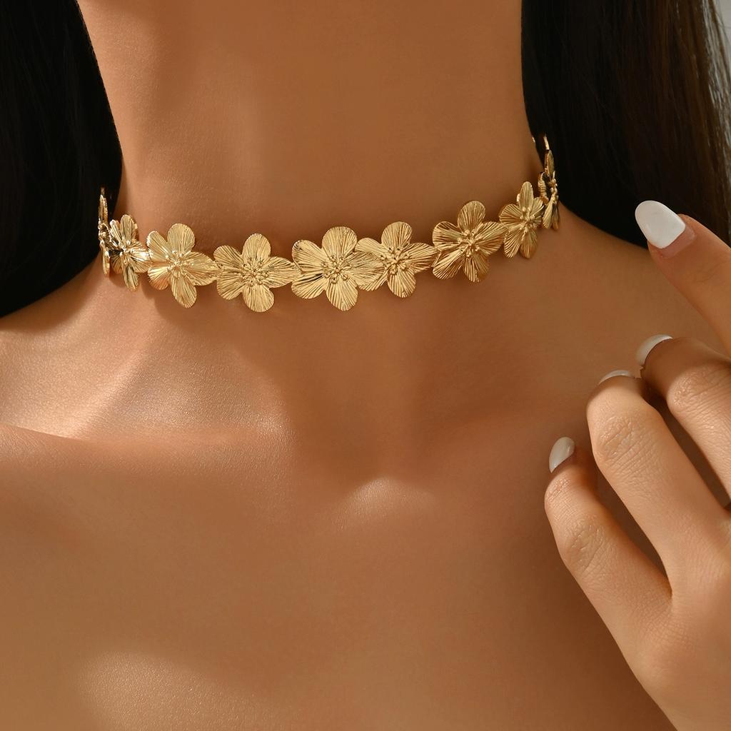 Metal Cold Wind Flower Necklace Collar Choker Collarbone Necklace Neck Chain Female Niche Design Retro