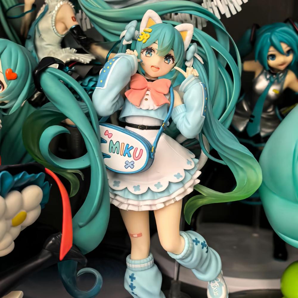 In Stock Genuine Hatsune Miku Cute Fashion Scene Model Collection Desk Toy Collectible Kawaii Action Figure Birthday Gift