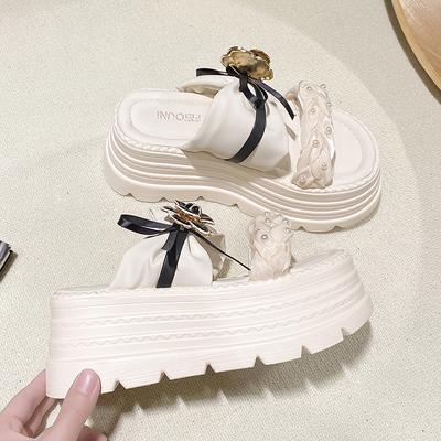 Модные Новые 2025 Сандалии на Толстой Подошве с Ремешком из Жемчуга Женские Летние Шлепанцы на Высокой Платформе и Танкетке Женская Мода Каблуки 8 см Толстая Подошва Пляжные Слайды