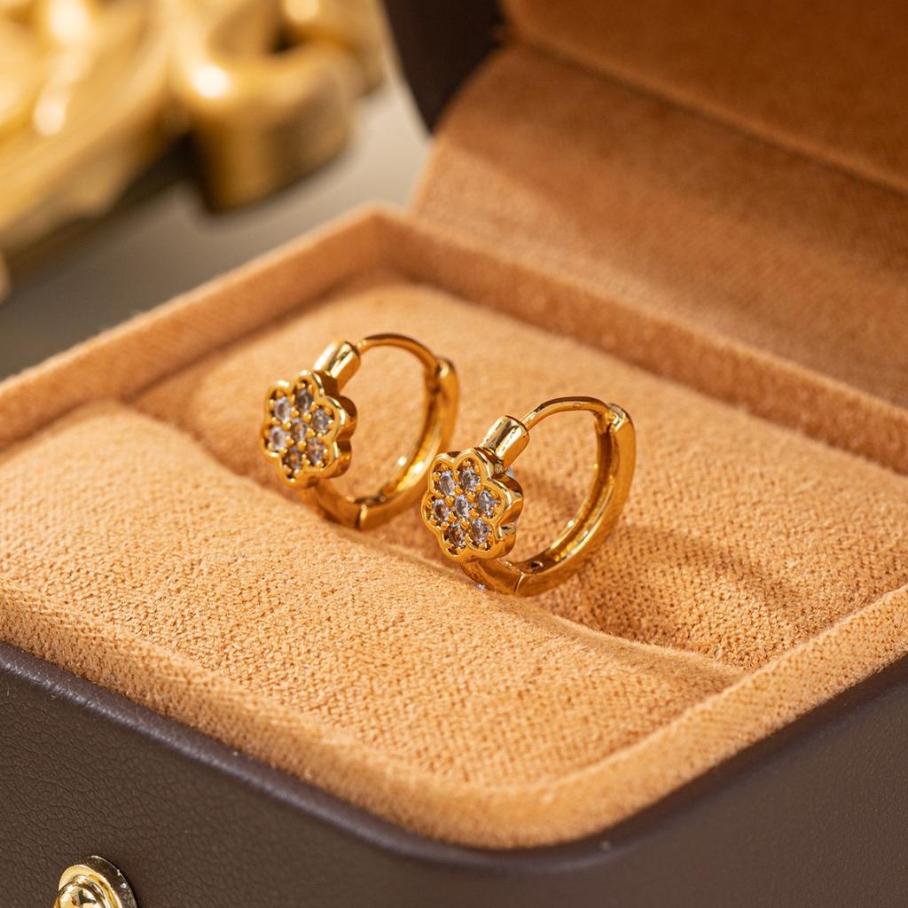 1 Pair White Copper Full Zirconia Classic Flower Ear Buckles Unisex Fashion Jewelry for Daily Casual & Holiday Vacation Wear