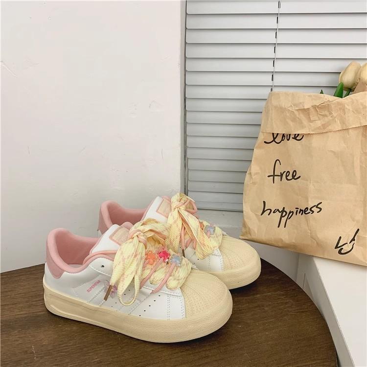 Толстая подошва 2024 весна студенческая корейская версия уличная женская обувь для скейтбординга shell head с низким верхом новая женская обувь Harajuku в гонконгском стиле