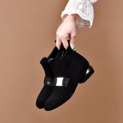 Повседневные ботинки с круглым носком, осень-зима 2025, новые, в британском стиле, маленькие короткие ботинки из первого слоя коровьей кожи, с квадратной пряжкой, на плоской подошве, женские ботинки