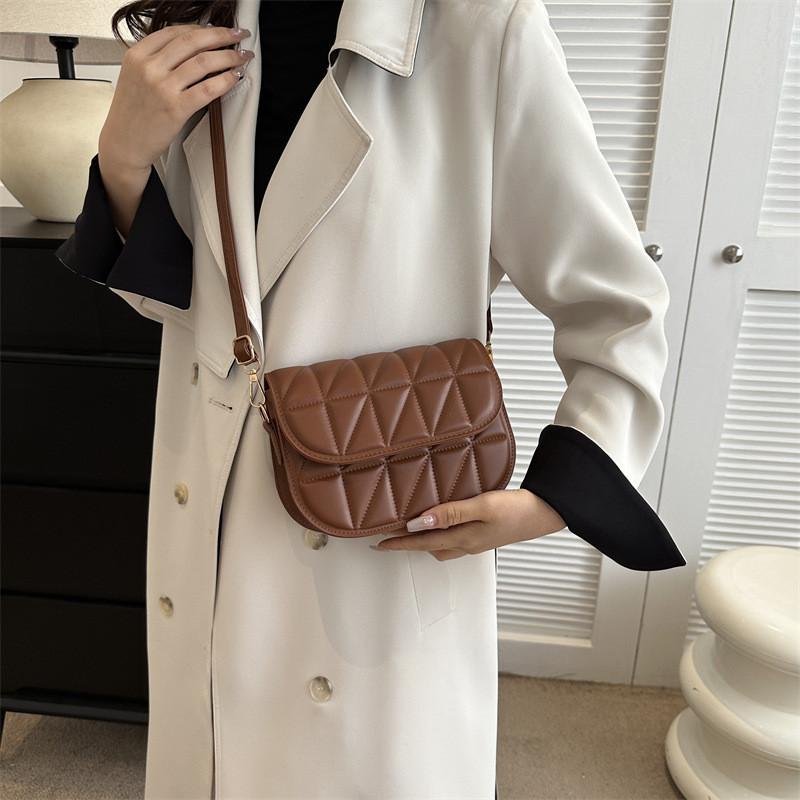 Stylish Minimalist Women's Crossbody Bag For Autumn Season Trendy Casual Use