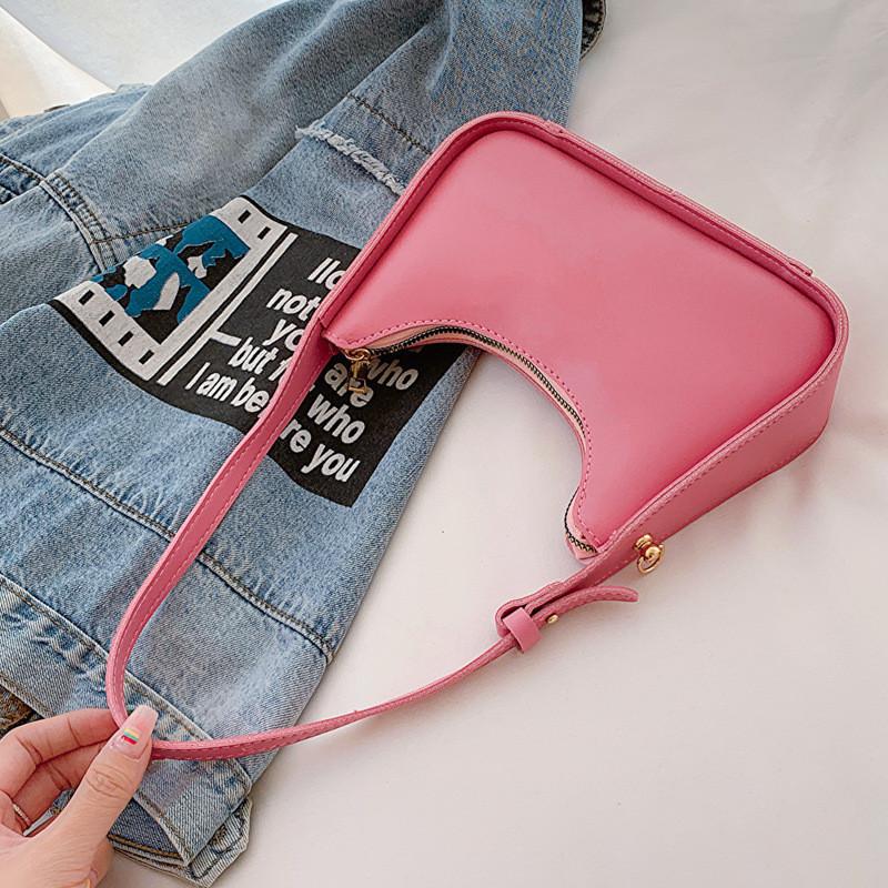 Fashionable Medium-sized Crossbody Bag With Magnetic Closure For Everyday Use