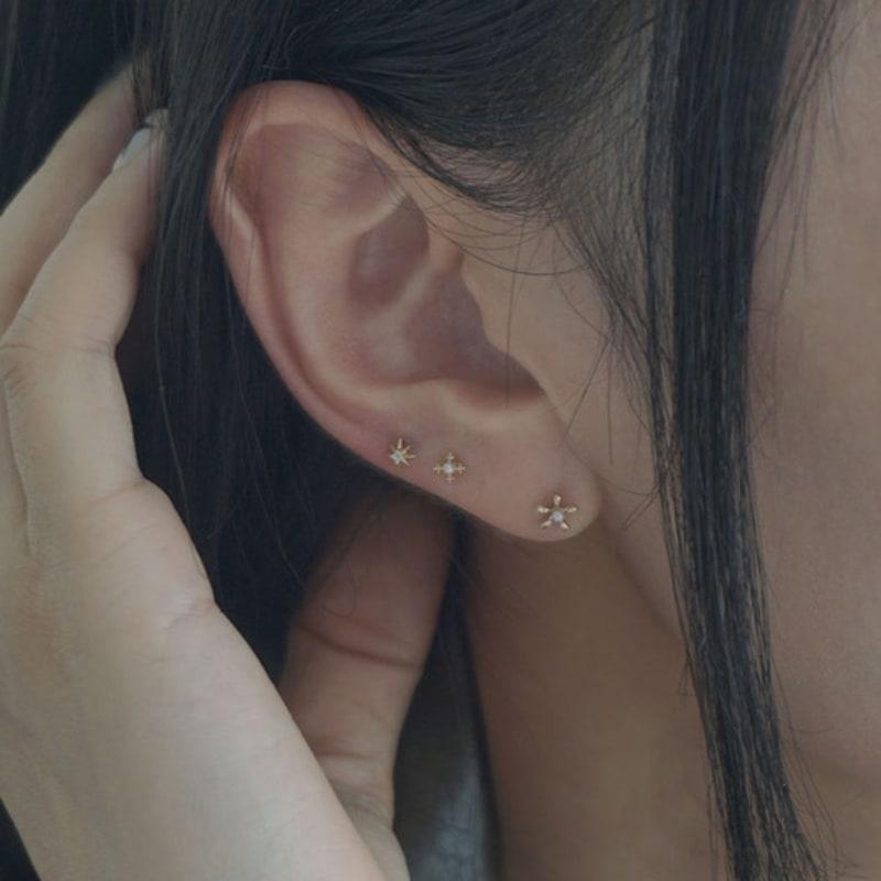 youngglow 14k pearl flora piercing