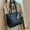 Internet Celebrity Fashion Big Bag Women's New Commuter Versatile High Sense Shoulder Bag Large Capacity Texture Tote Bag
