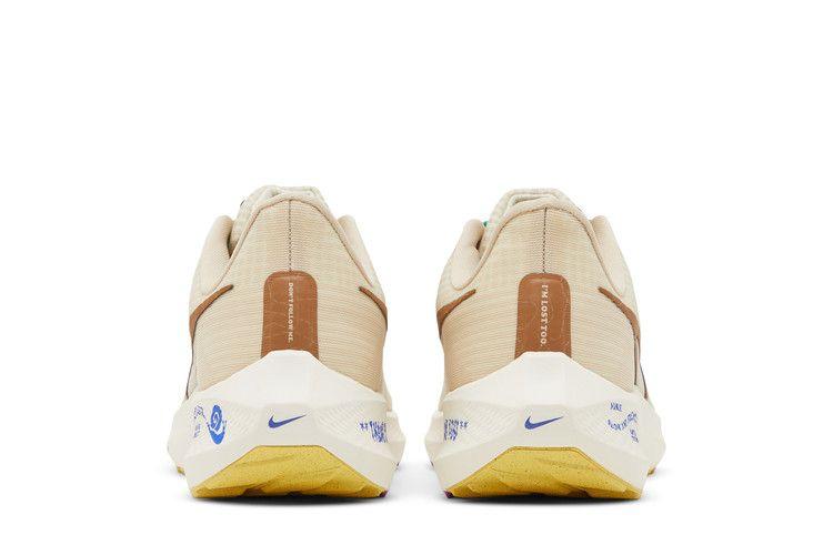 Men's Sneakers Nike Pegasus 39 Premium Nike Moving Company Sanddrift/Coconut Milk/Stadium Green/Ale Brown