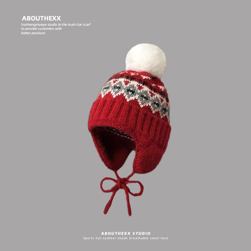 Вязаная шапка в стиле Fair Isle с меховыми помпонами для женщин, осенне-зимняя шерстяная шапка для защиты ушей, утепленная теплая шапка-пуловер для активного отдыха в северо-восточном регионе.