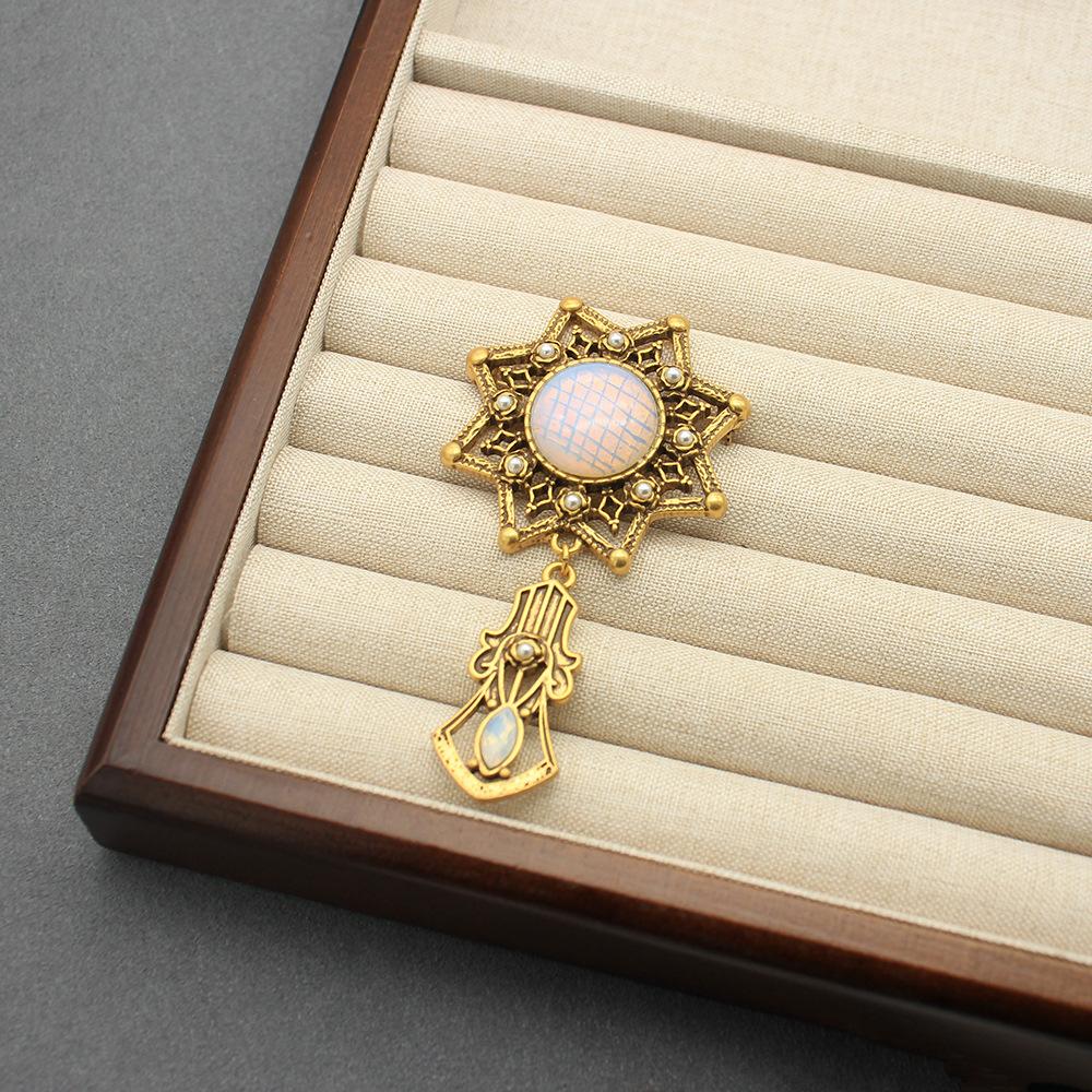 Medieval Jeanne Moonstone Pendant Brooch Simple Retro Premium Bust Opal Agate Stone