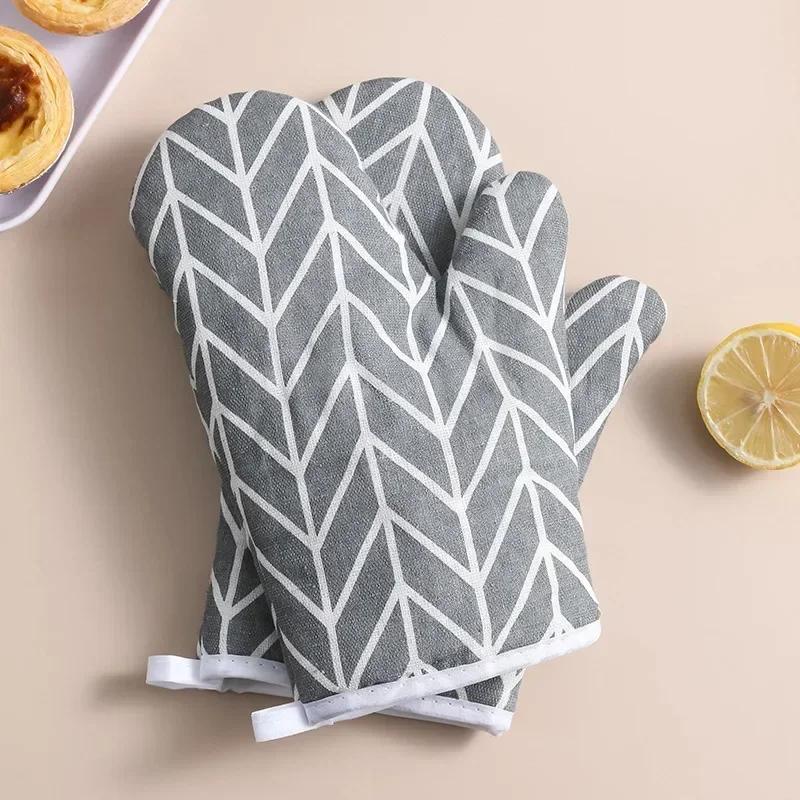2pcs Heat-insulating Gloves Anti-scald Microwave Gloves High Temperature Resistant Kitchen Baking Oven Gloves for Safe Cooking