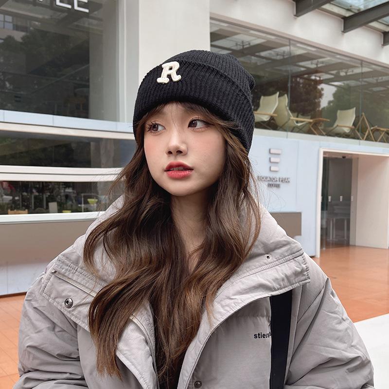Autumn and winter letter R standard knitted hat for women, simple versatile ear protector wool hat, cold-proof and warm cover, cold hat for men