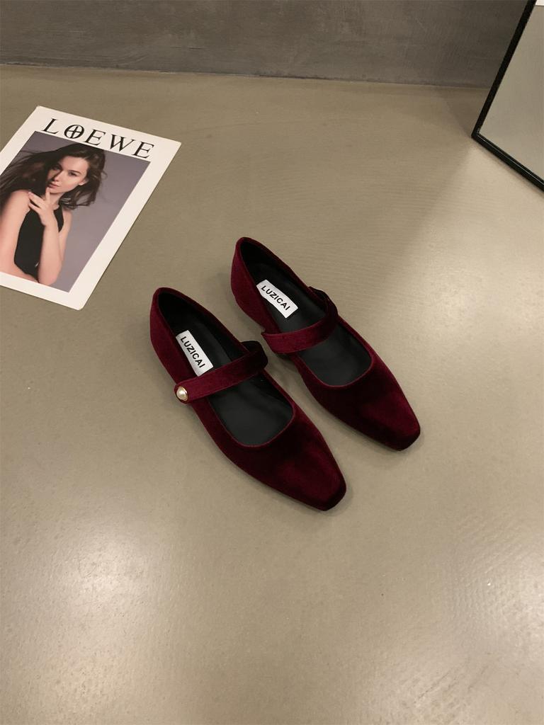 Французские ретро туфли Мэри Джейн с юбкой из замши женские туфли 2025 года осень новинка поздний вечерний бриз нежные туфли на низком каблуке