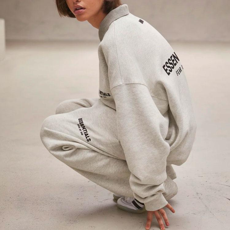 Fear of God Essentials Флисовая толстовка с круглым вырезом и вельветовым логотипом SS22 Унисекс Свитшот Темно-овсяный FOG-SS22-614