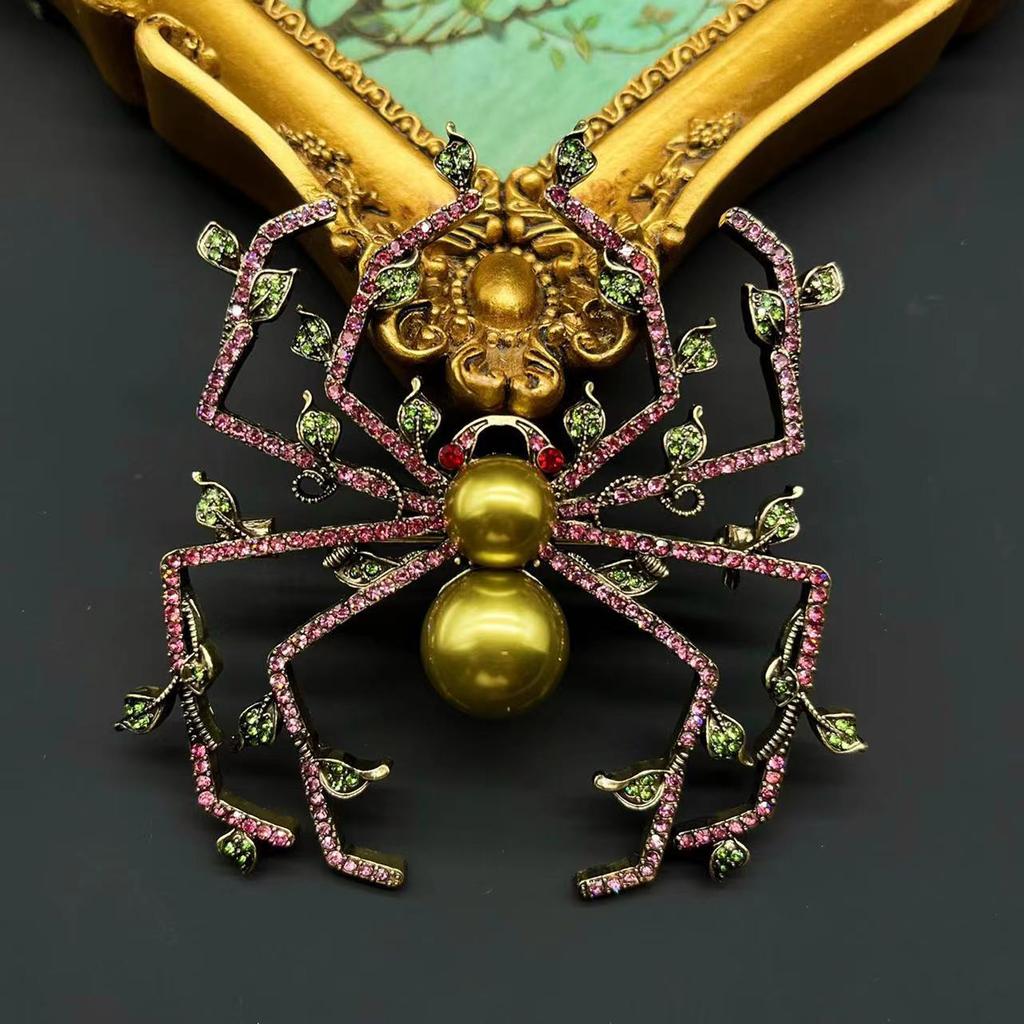 Vintage Middle Design Classic Big Spider Crystal Badges Pins For Women Men Palace Baroque Retro Insect Casual Brooches Corsage