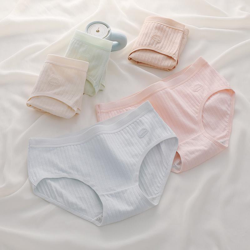Women's Japanese-Style Mid-Waist Cotton Briefs: Solid Color, Comfortable Underwear