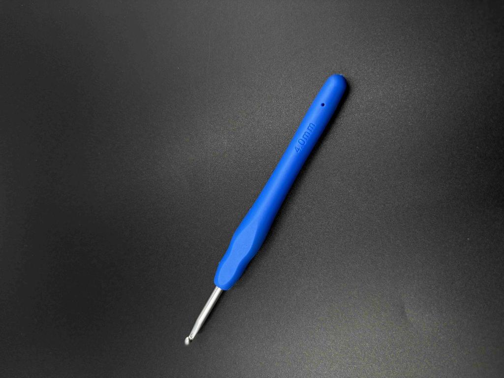 Hand-Knitted Rainbow Soft Handle Aluminum Crochet Hook Set with Yarn Needle