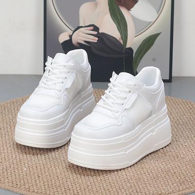 Модные 10 см кроссовки на массивной подошве из воздушной сетки, оригинальная обувь, мюли, летние туфли на платформе и танкетке, женские шлепанцы из микрофибры, слайды