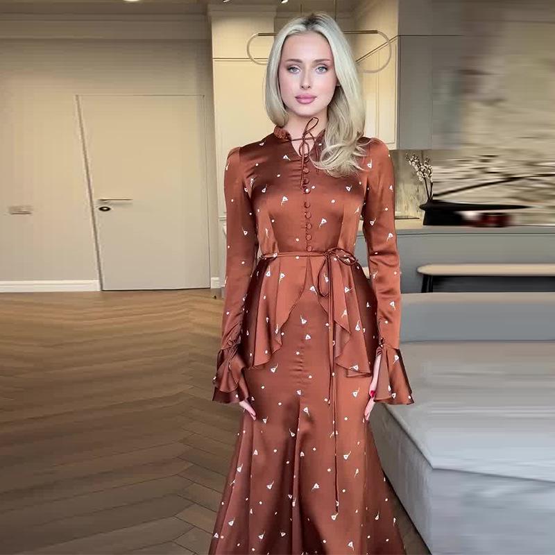 Комплект женский европейский и американский на осень 2024 года: топ с рукавами-колокольчиками + юбка миди