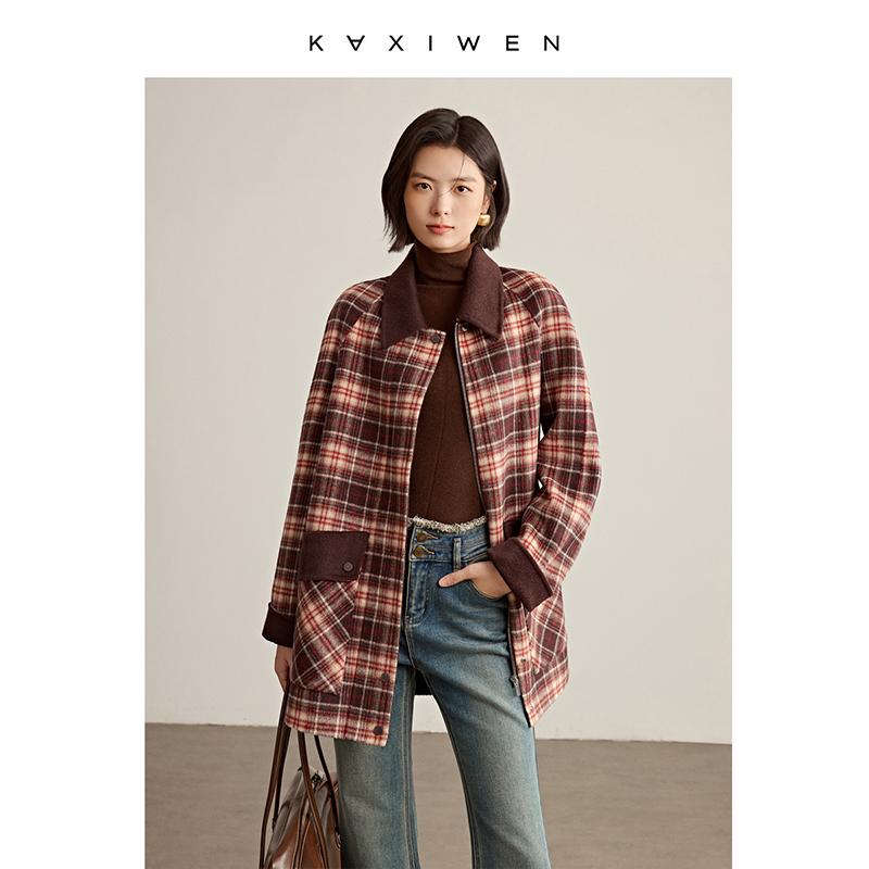 Double sided woolen coat with contrasting plaid pattern