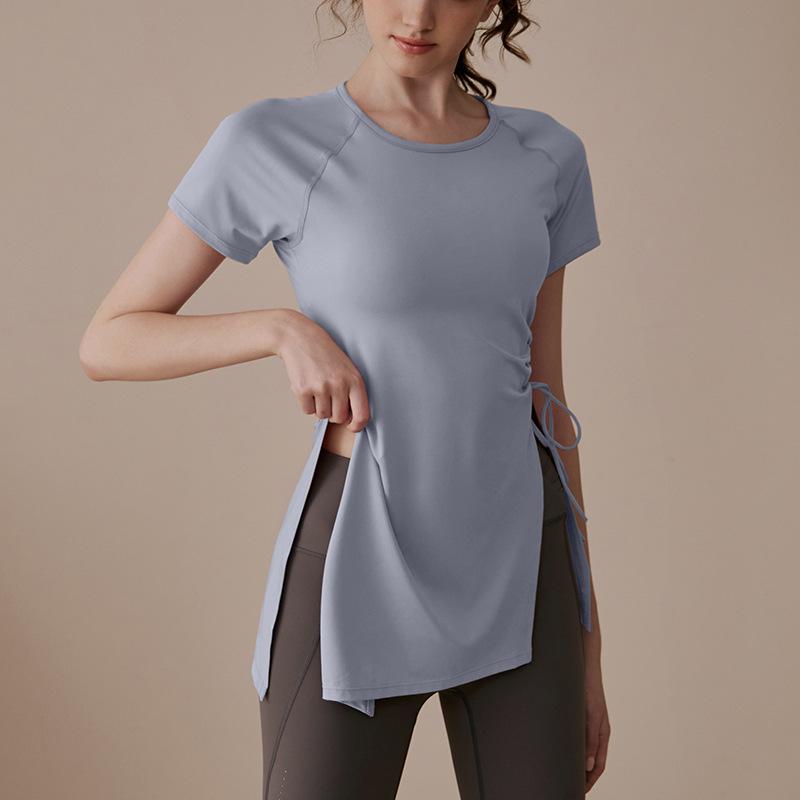 Летний женский комплект для йоги: Дышащие брюки на завязках и топ с короткими рукавами для пилатеса и фитнеса.