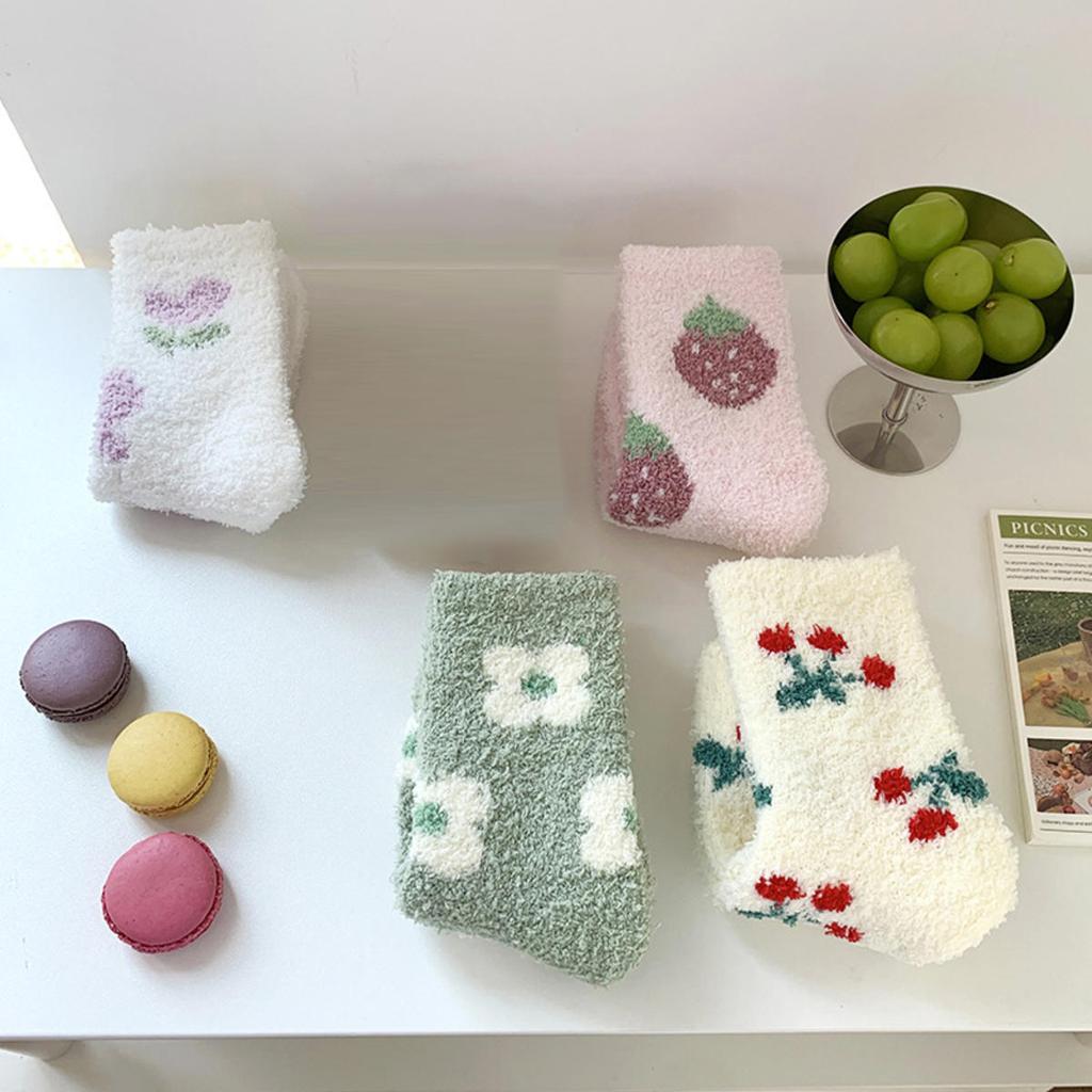 1 пара носков до середины икры из кораллового флиса - Утепленные зимние теплые напольные носки с мультяшными рисунками для женщин