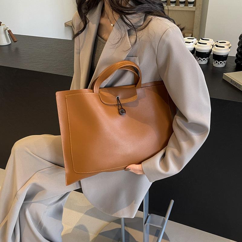 Сумка женская большой вместимости 2025 новая модная с ощущением высокого класса зарубежная универсальная ручная сумка популярная портативная сумка-тоут для компьютера
