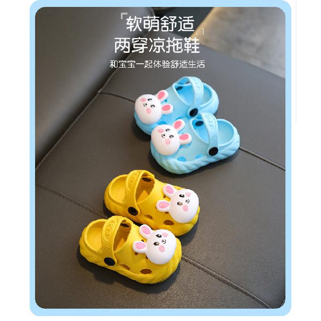 Children's summer cartoon clogs for boys and girls, suitable for indoor and outdoor wear, with a soft, non-slip sole and closed toe design