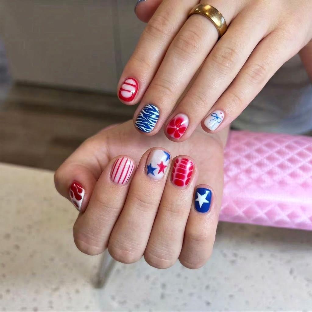 24Pcs Star Striped UV Nail Tips Resin False Nails for Party and Holiday Use