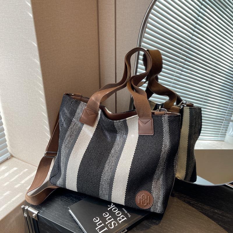 Вместительная полосатая сумка женская новая тканевая сумка модная повседневная сумка для учебы контрастного цвета на плечо/кроссбоди