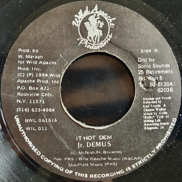 7-дюймовая пластинка JUNIOR DEMUS It Hot Dem 62036 Wild Apache 1994 Ямайка Регги Ска Даб Б/у