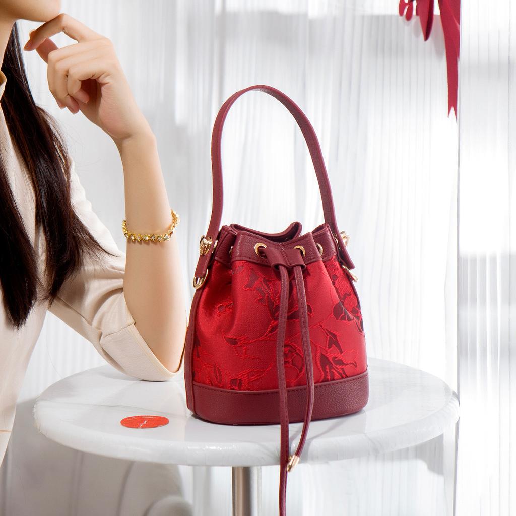 Wedding red bridal bag, women's 2024 spring-summer new fashion versatile bucket bag, high-end wedding bag
