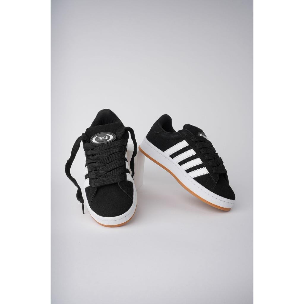 Спортивные кроссовки черные белые