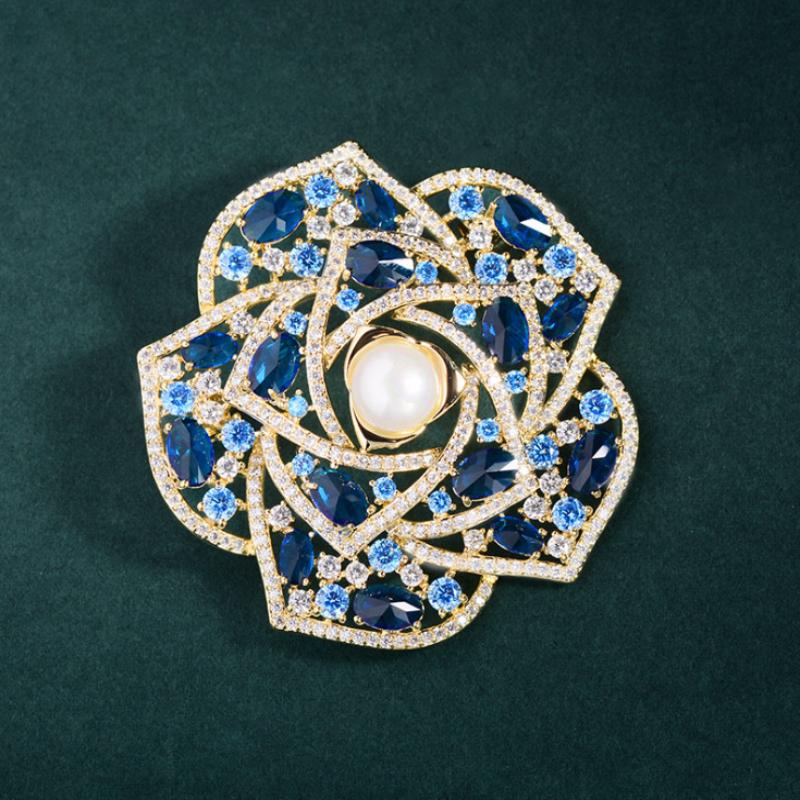Rhinestones Camellia Brooch with Pearl for Women Elegant Flower Pin for Coat Blouse Sweater Daily Fashion Accessory